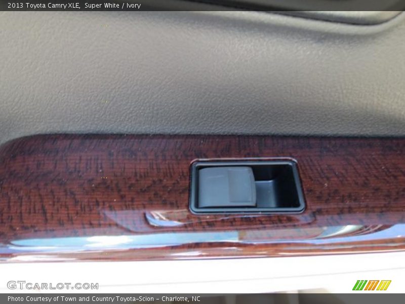 Super White / Ivory 2013 Toyota Camry XLE