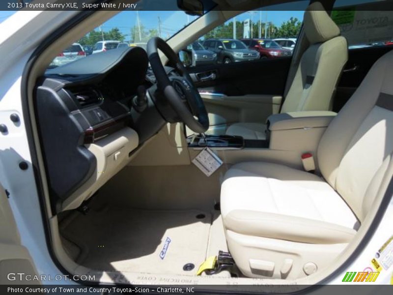 Super White / Ivory 2013 Toyota Camry XLE