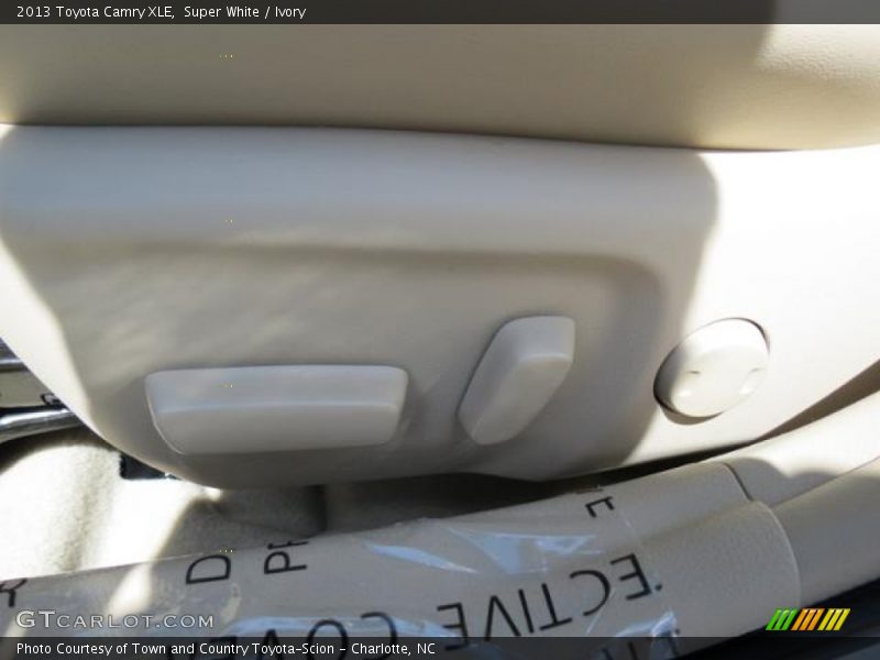 Super White / Ivory 2013 Toyota Camry XLE