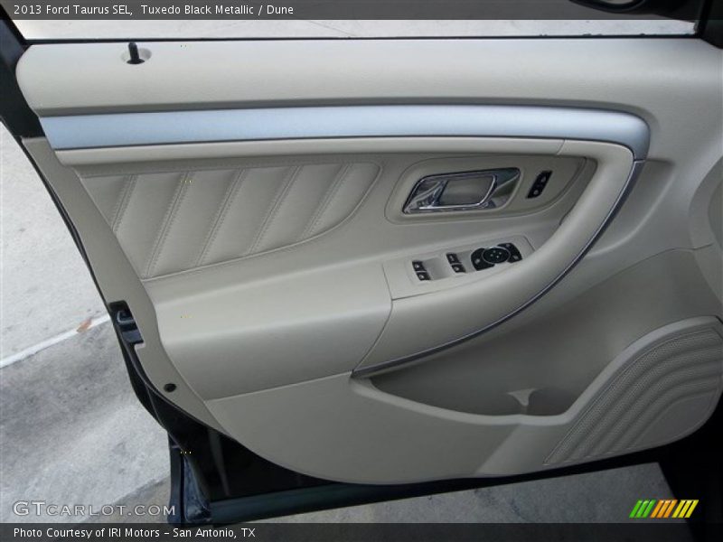 Tuxedo Black Metallic / Dune 2013 Ford Taurus SEL