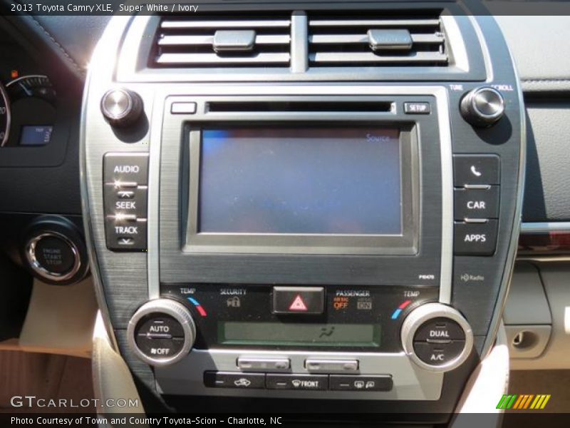 Super White / Ivory 2013 Toyota Camry XLE