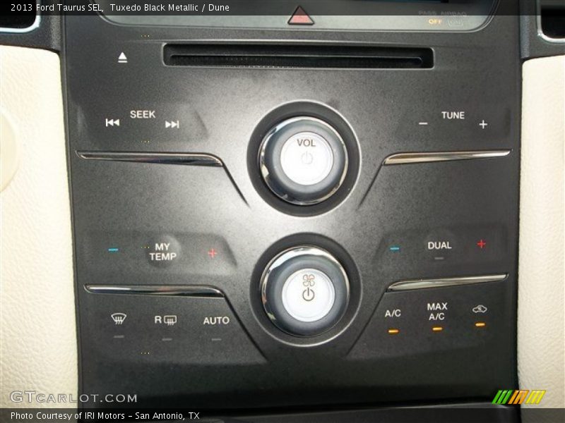 Tuxedo Black Metallic / Dune 2013 Ford Taurus SEL