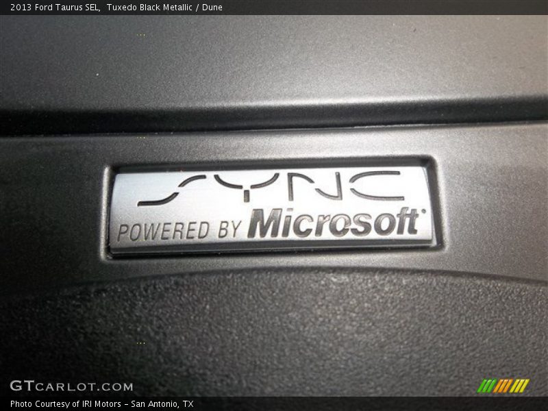 Tuxedo Black Metallic / Dune 2013 Ford Taurus SEL