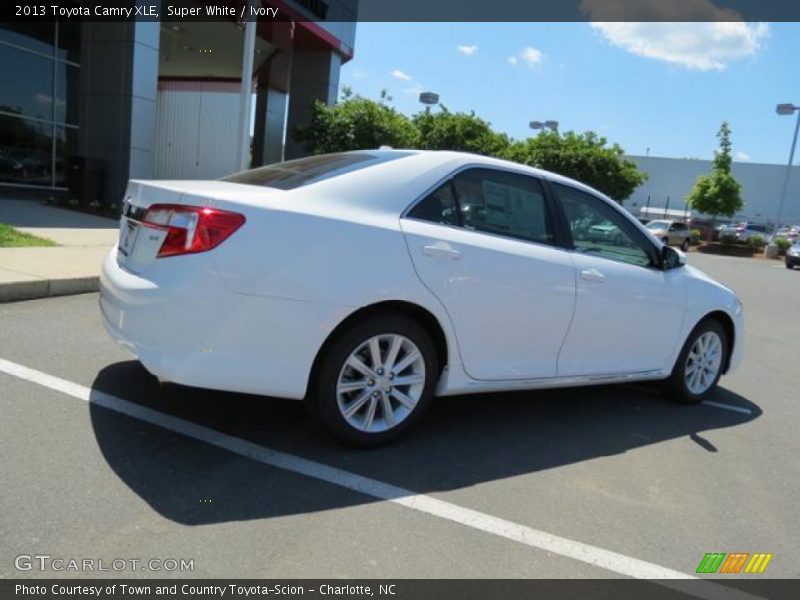 Super White / Ivory 2013 Toyota Camry XLE