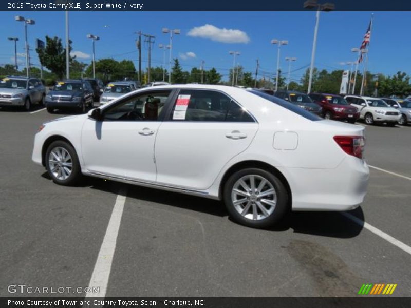 Super White / Ivory 2013 Toyota Camry XLE