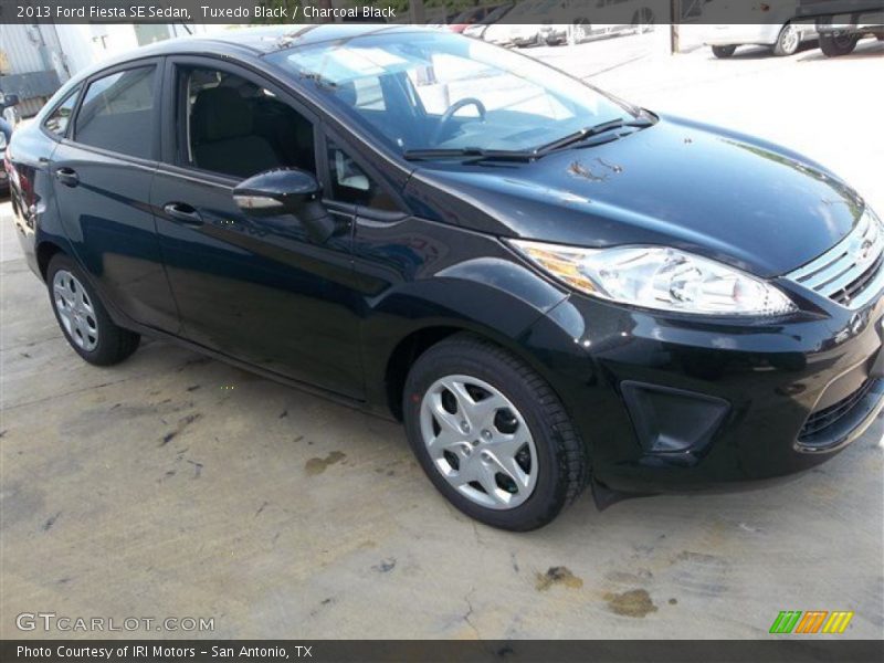 Tuxedo Black / Charcoal Black 2013 Ford Fiesta SE Sedan