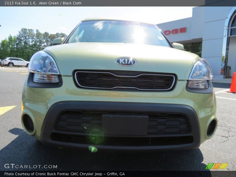 Alien Green / Black Cloth 2013 Kia Soul 1.6