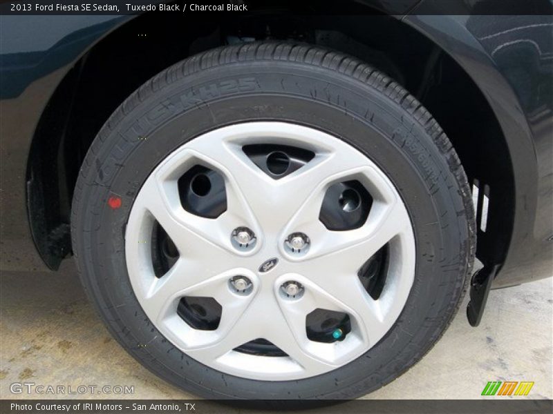 Tuxedo Black / Charcoal Black 2013 Ford Fiesta SE Sedan