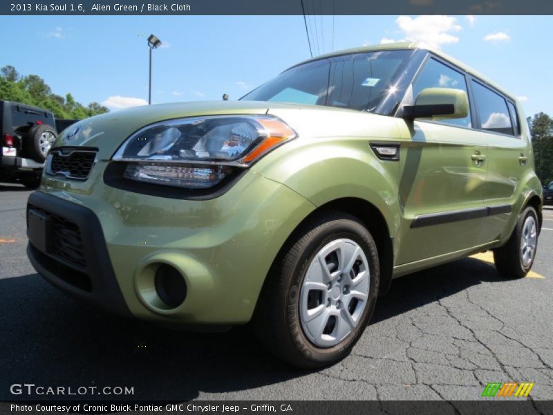 Alien Green / Black Cloth 2013 Kia Soul 1.6