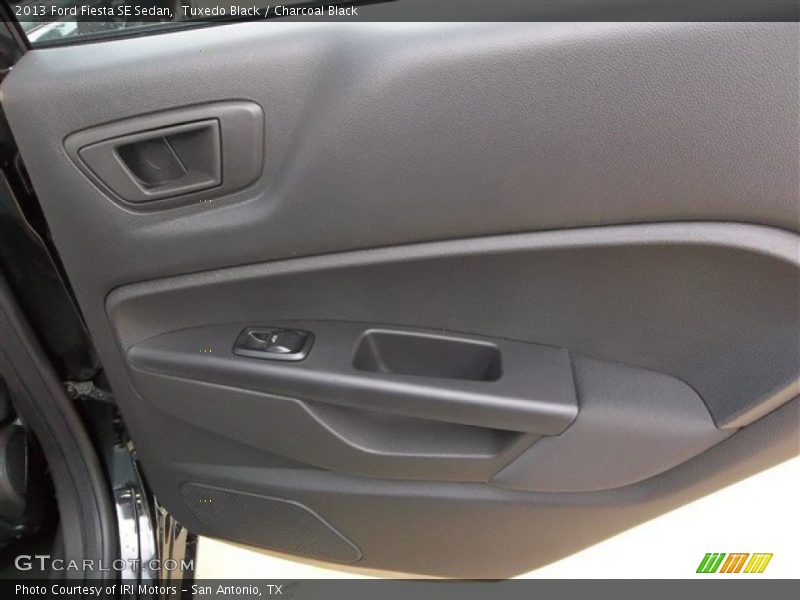 Tuxedo Black / Charcoal Black 2013 Ford Fiesta SE Sedan