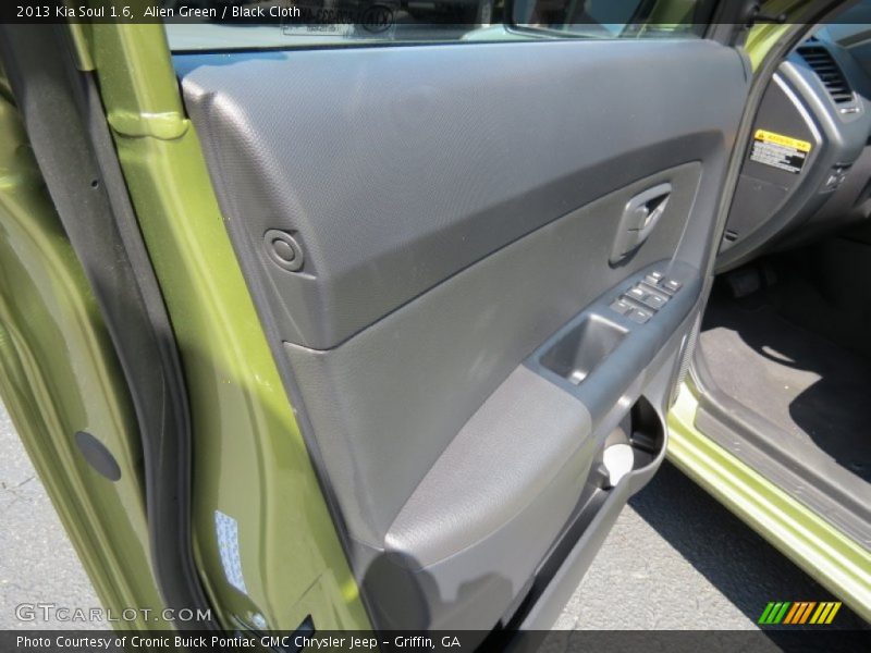 Alien Green / Black Cloth 2013 Kia Soul 1.6