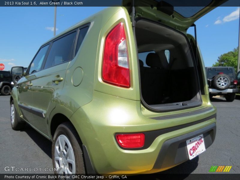 Alien Green / Black Cloth 2013 Kia Soul 1.6