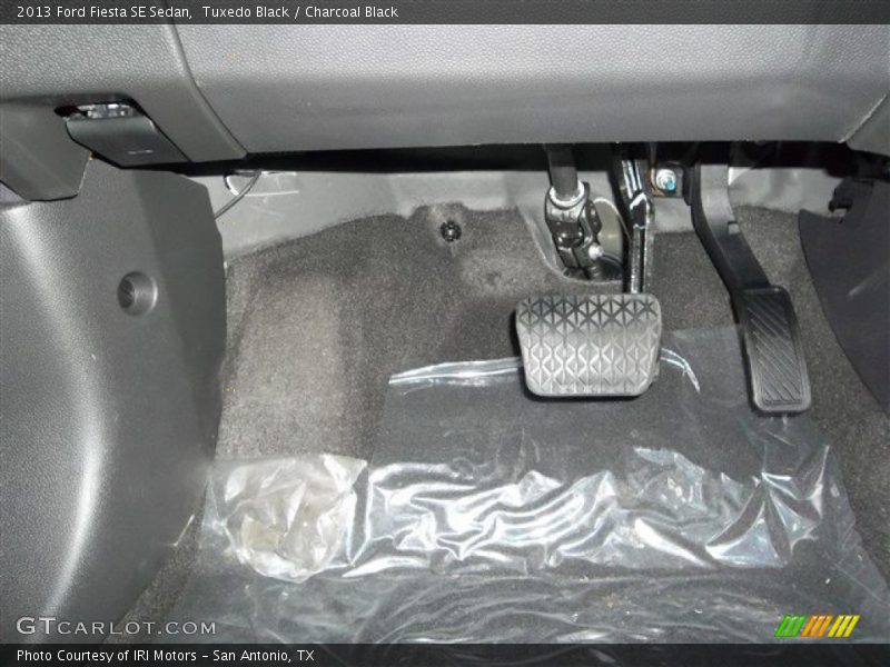 Tuxedo Black / Charcoal Black 2013 Ford Fiesta SE Sedan