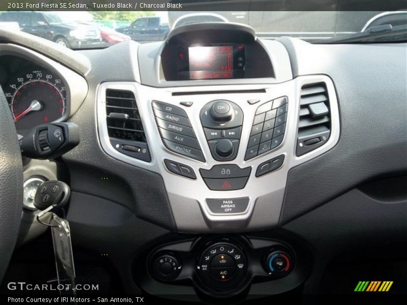 Tuxedo Black / Charcoal Black 2013 Ford Fiesta SE Sedan