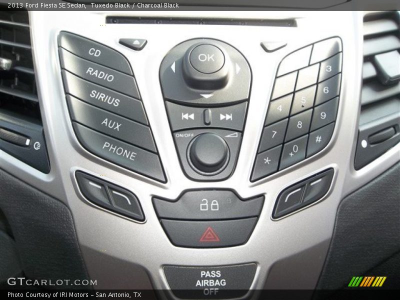 Tuxedo Black / Charcoal Black 2013 Ford Fiesta SE Sedan