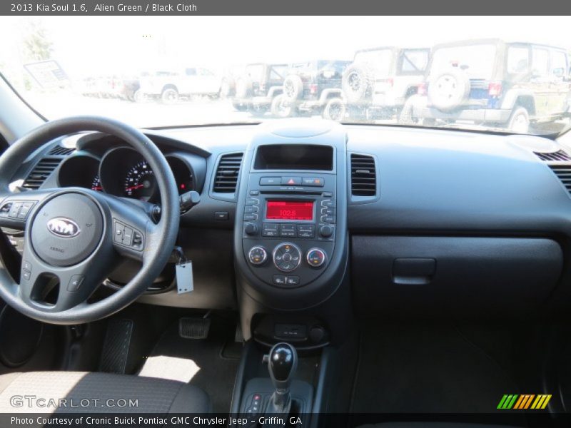 Alien Green / Black Cloth 2013 Kia Soul 1.6