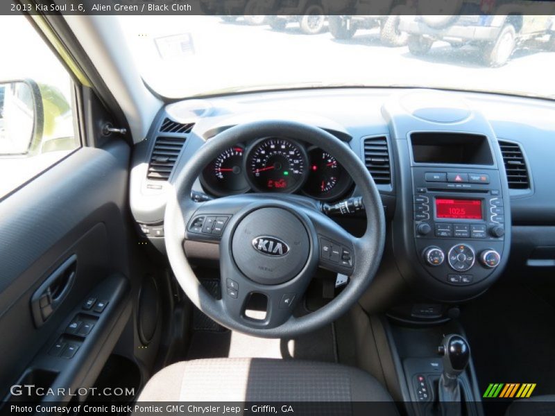 Alien Green / Black Cloth 2013 Kia Soul 1.6