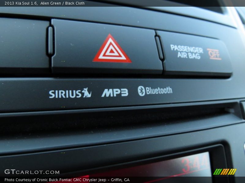 Alien Green / Black Cloth 2013 Kia Soul 1.6