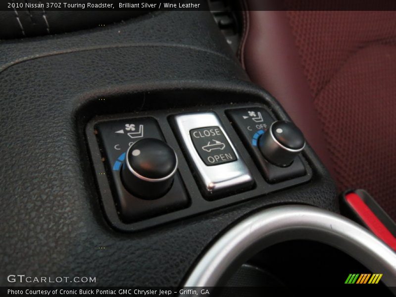 Controls of 2010 370Z Touring Roadster