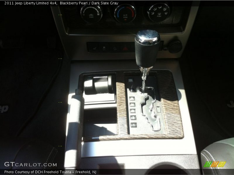 Blackberry Pearl / Dark Slate Gray 2011 Jeep Liberty Limited 4x4