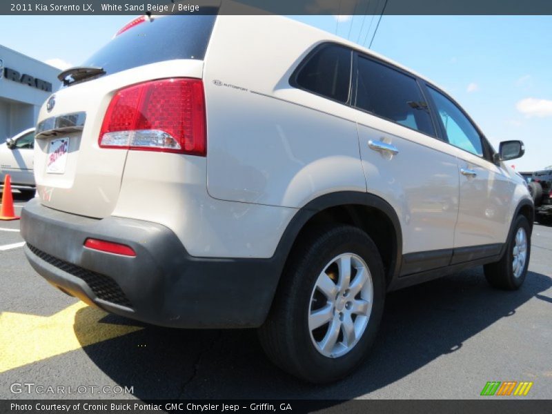 White Sand Beige / Beige 2011 Kia Sorento LX