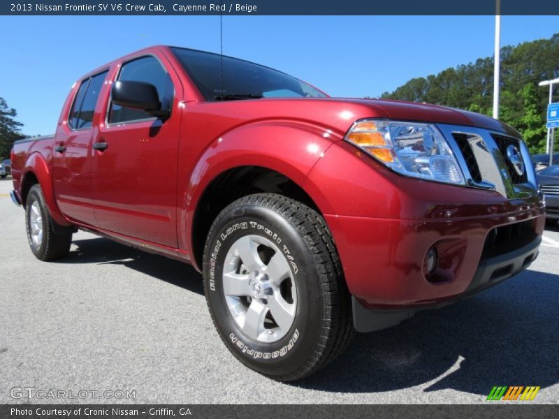 Front 3/4 View of 2013 Frontier SV V6 Crew Cab