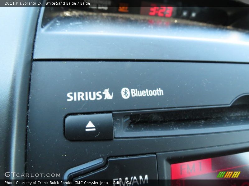 White Sand Beige / Beige 2011 Kia Sorento LX