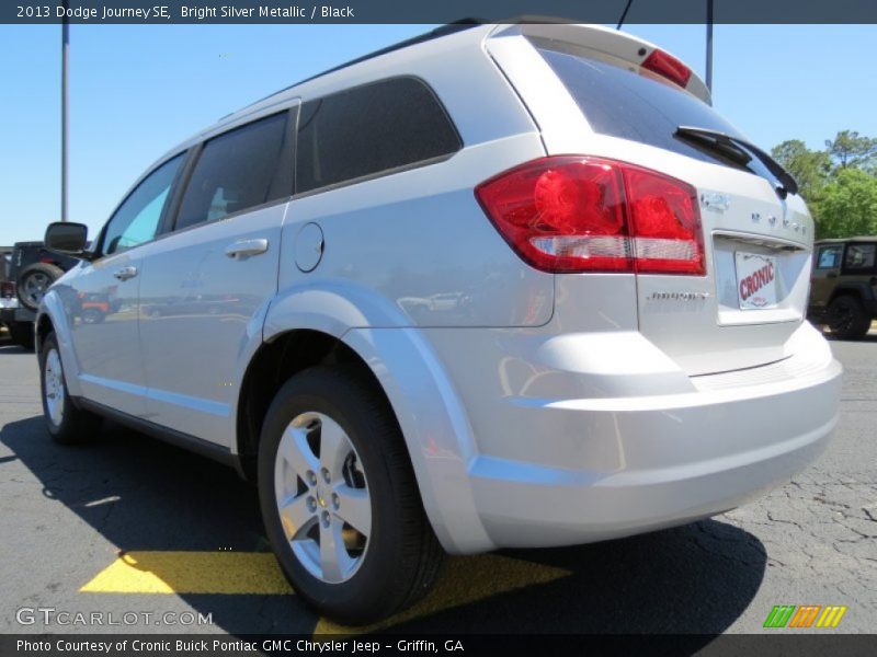 Bright Silver Metallic / Black 2013 Dodge Journey SE