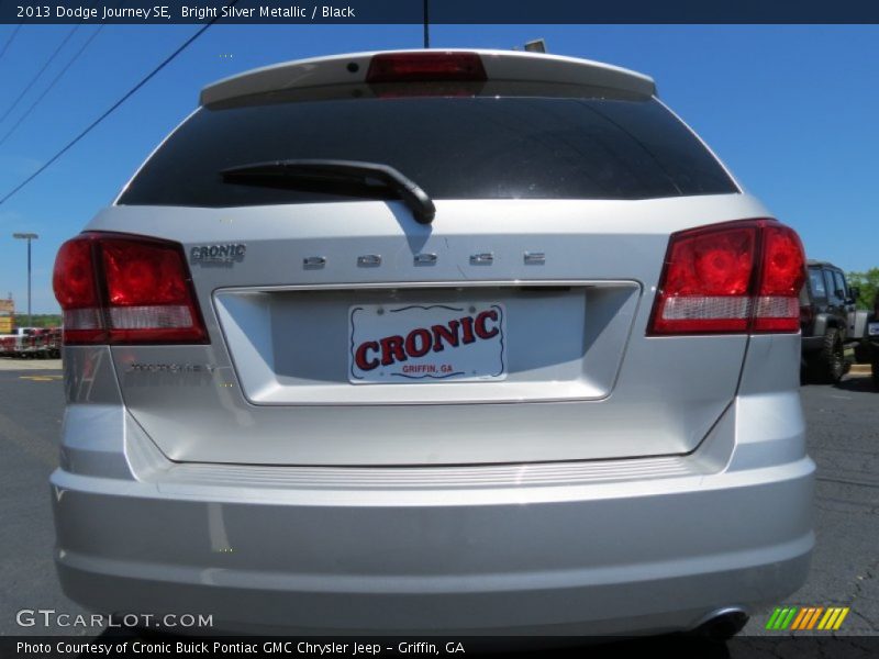 Bright Silver Metallic / Black 2013 Dodge Journey SE