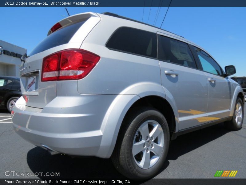 Bright Silver Metallic / Black 2013 Dodge Journey SE