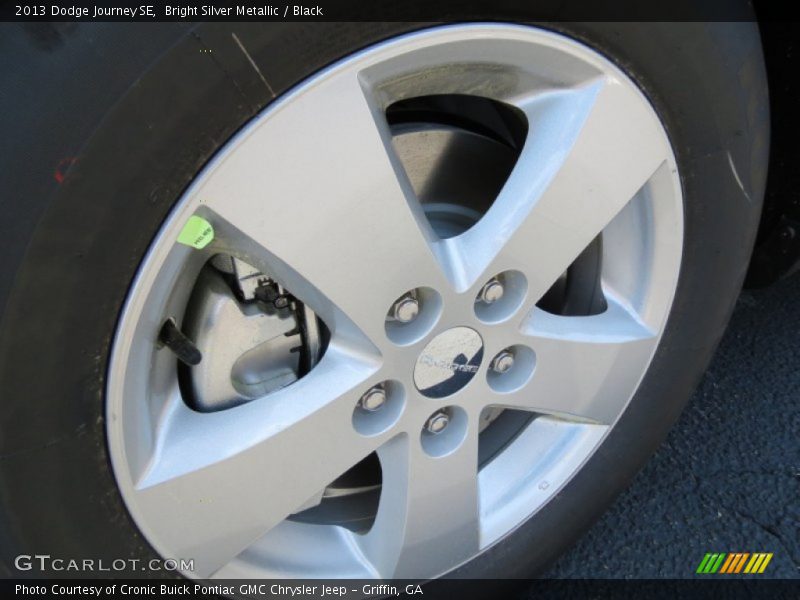 Bright Silver Metallic / Black 2013 Dodge Journey SE