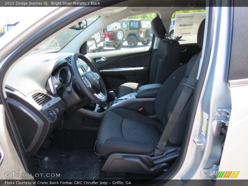 Bright Silver Metallic / Black 2013 Dodge Journey SE