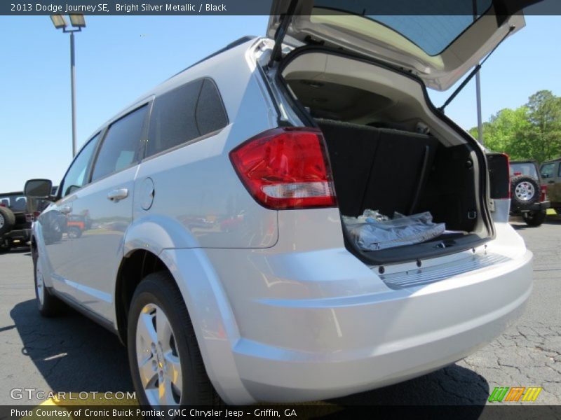Bright Silver Metallic / Black 2013 Dodge Journey SE