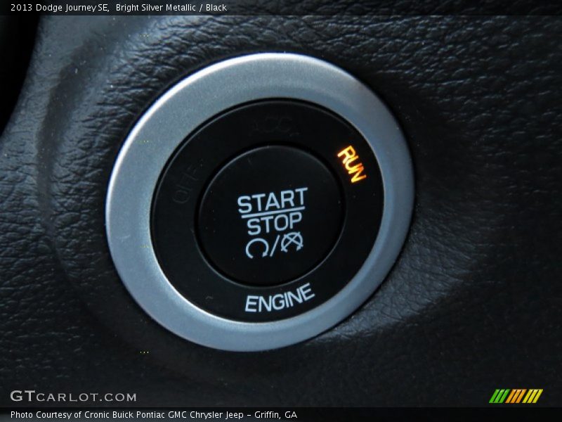 Bright Silver Metallic / Black 2013 Dodge Journey SE