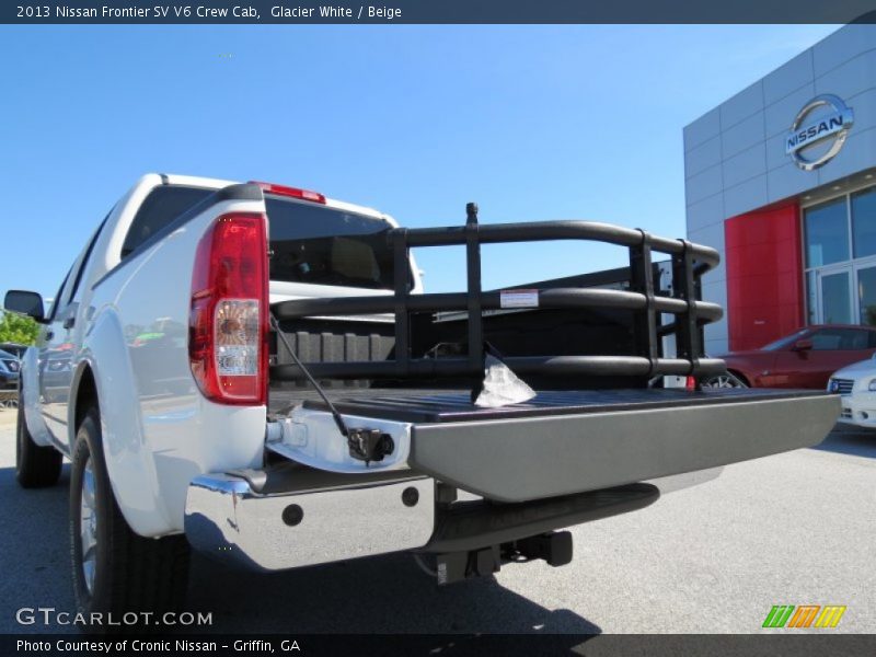 Glacier White / Beige 2013 Nissan Frontier SV V6 Crew Cab