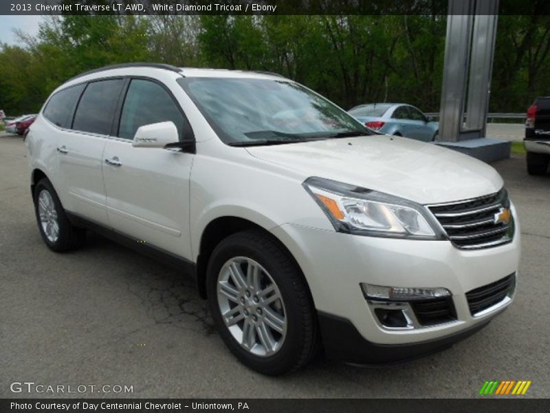 Front 3/4 View of 2013 Traverse LT AWD