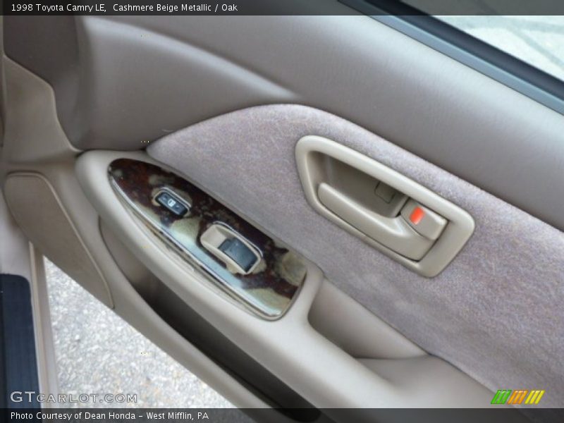 Cashmere Beige Metallic / Oak 1998 Toyota Camry LE