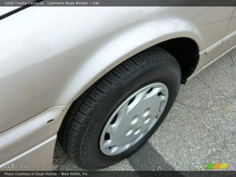 Cashmere Beige Metallic / Oak 1998 Toyota Camry LE
