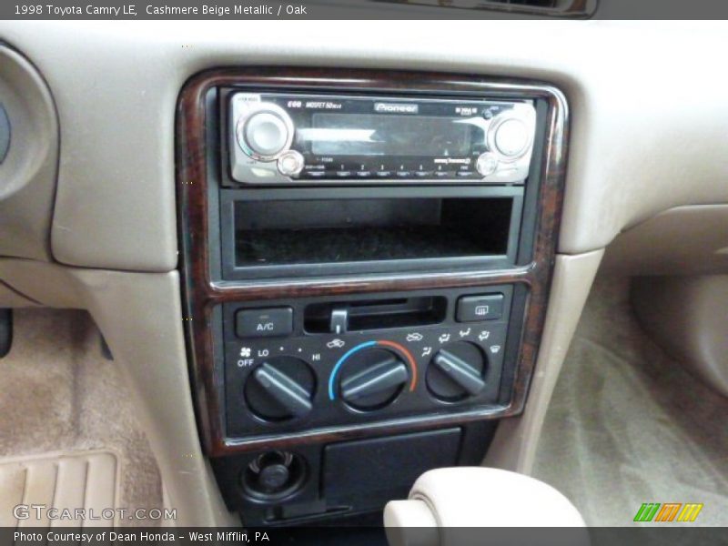Cashmere Beige Metallic / Oak 1998 Toyota Camry LE
