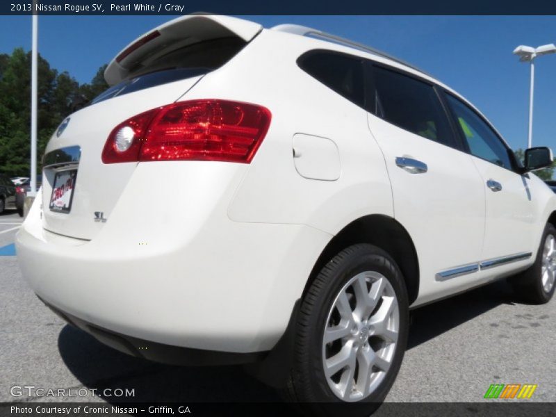 Pearl White / Gray 2013 Nissan Rogue SV