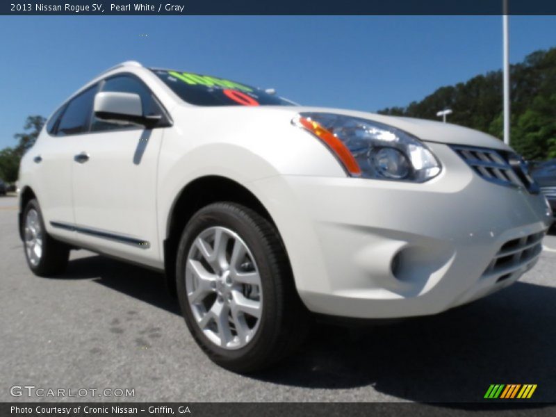 Pearl White / Gray 2013 Nissan Rogue SV