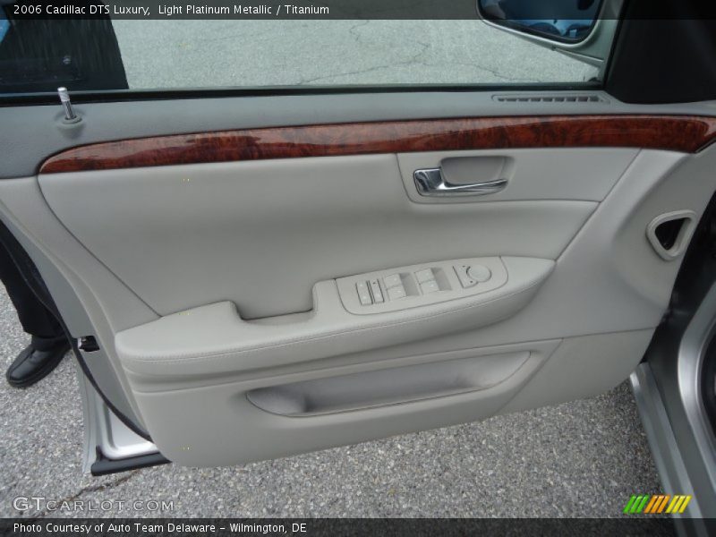 Light Platinum Metallic / Titanium 2006 Cadillac DTS Luxury