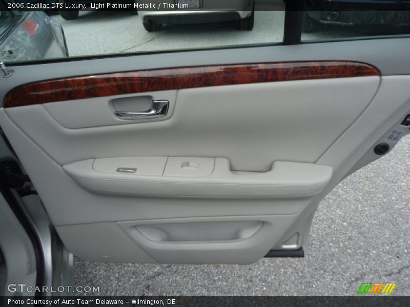 Light Platinum Metallic / Titanium 2006 Cadillac DTS Luxury