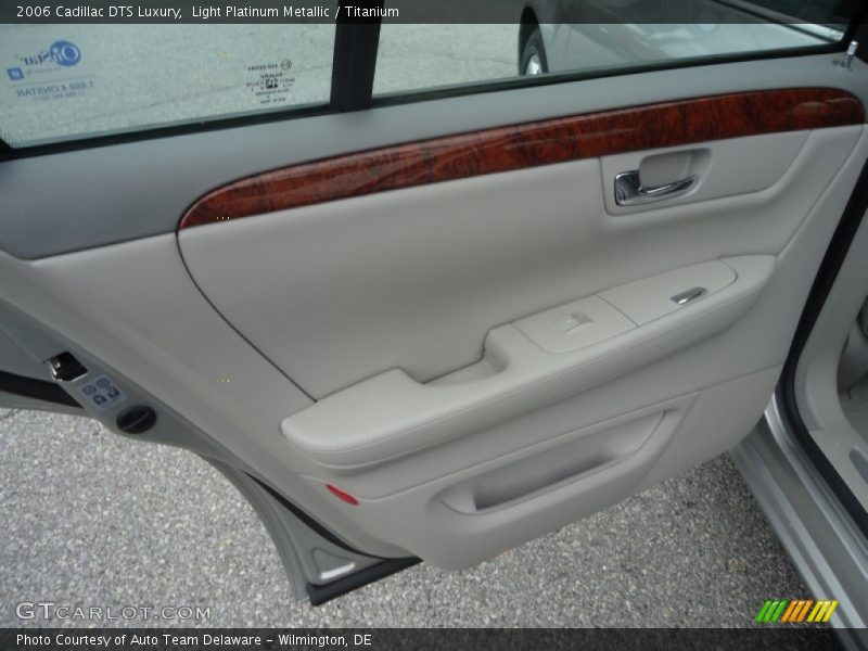 Light Platinum Metallic / Titanium 2006 Cadillac DTS Luxury