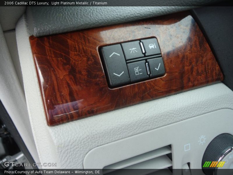 Light Platinum Metallic / Titanium 2006 Cadillac DTS Luxury
