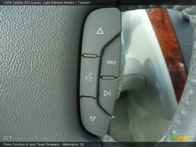 Light Platinum Metallic / Titanium 2006 Cadillac DTS Luxury