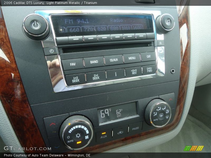 Light Platinum Metallic / Titanium 2006 Cadillac DTS Luxury