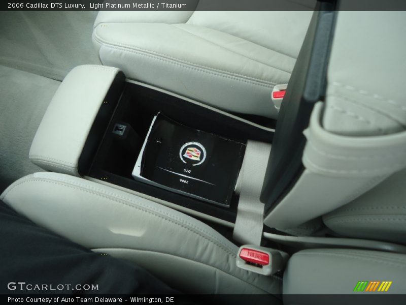 Light Platinum Metallic / Titanium 2006 Cadillac DTS Luxury