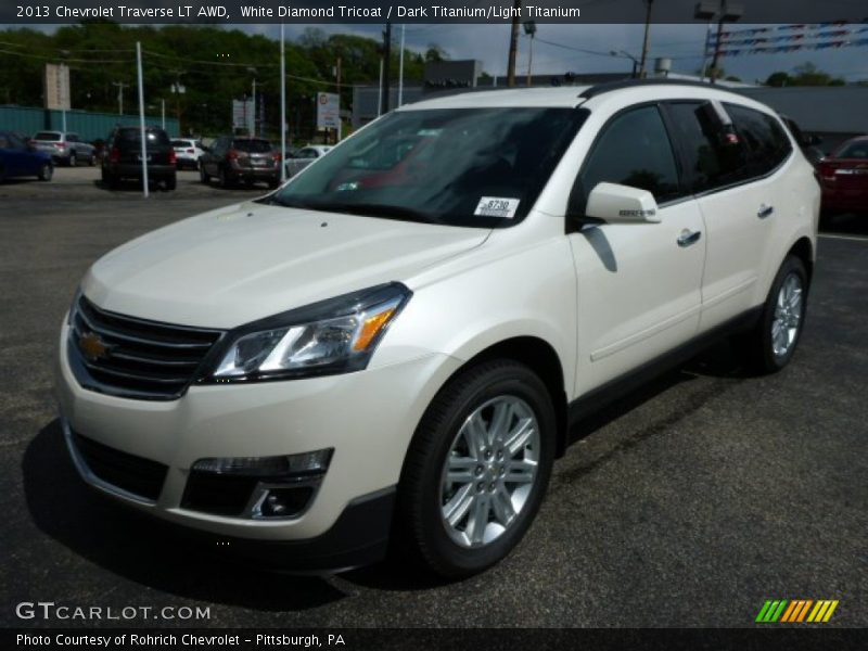 Front 3/4 View of 2013 Traverse LT AWD