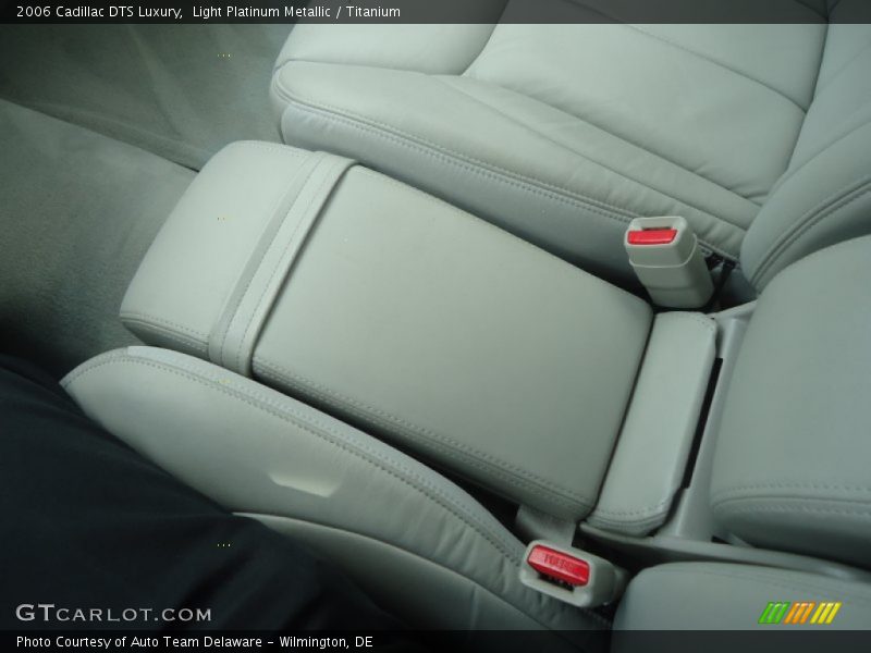 Light Platinum Metallic / Titanium 2006 Cadillac DTS Luxury
